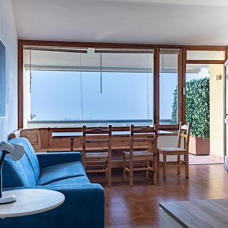 L&M Apartments - Pool - By Host4U Muscoline Bagian luar foto