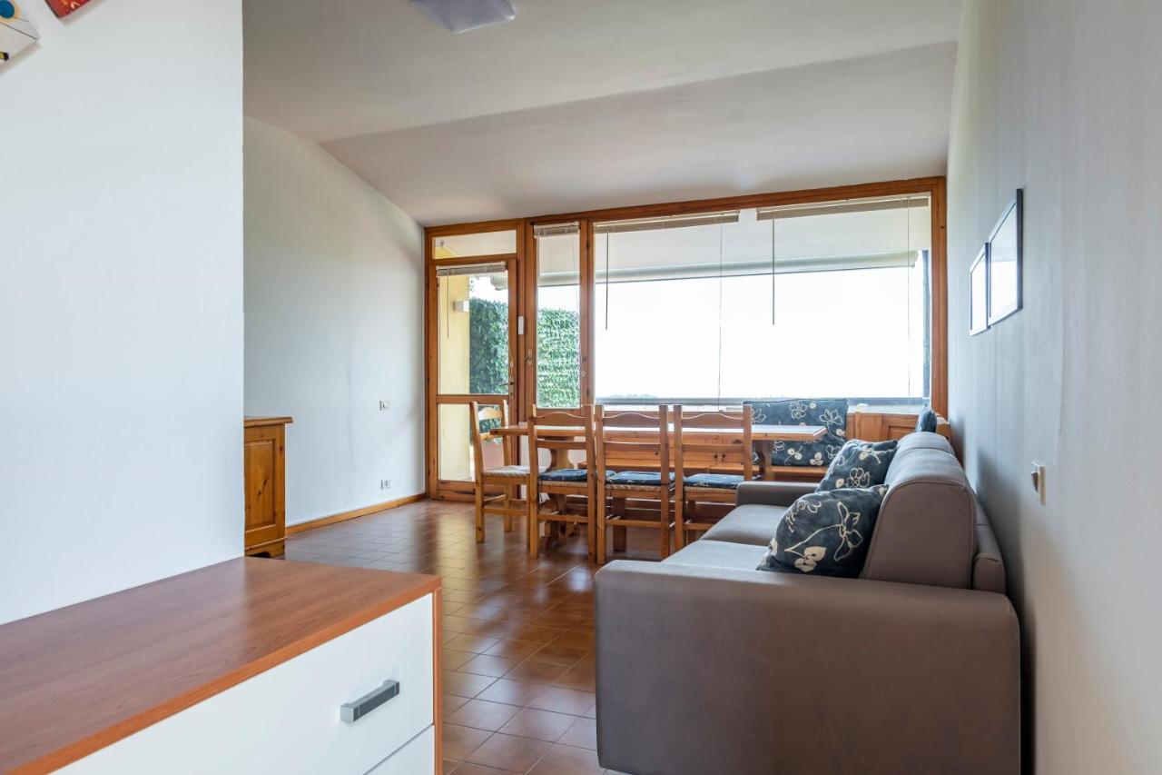 L&M Apartments - Pool - By Host4U Muscoline Bagian luar foto