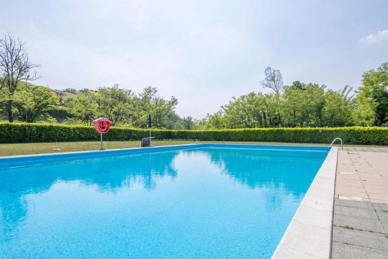 L&M Apartments - Pool - By Host4U Muscoline Bagian luar foto