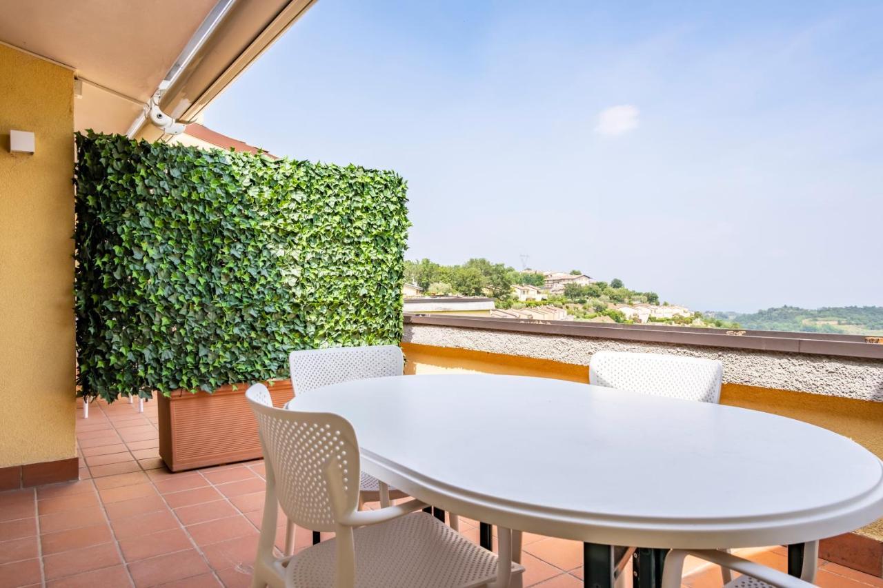 L&M Apartments - Pool - By Host4U Muscoline Bagian luar foto