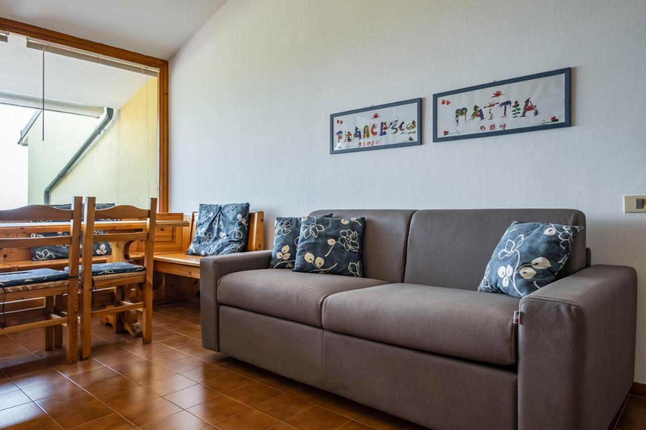 L&M Apartments - Pool - By Host4U Muscoline Bagian luar foto