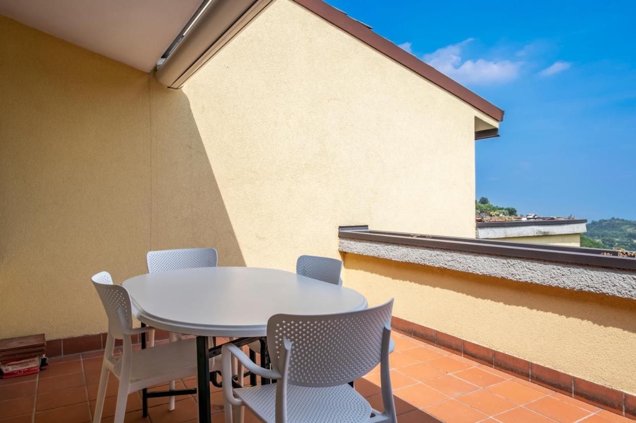 L&M Apartments - Pool - By Host4U Muscoline Bagian luar foto