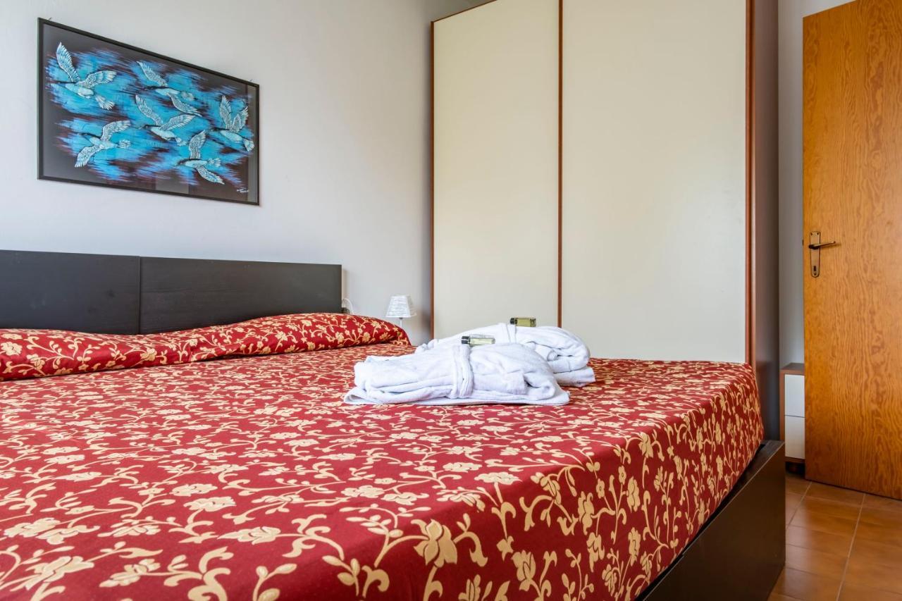 L&M Apartments - Pool - By Host4U Muscoline Bagian luar foto