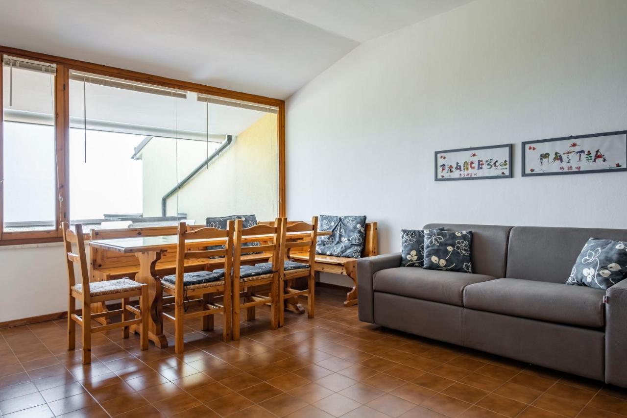 L&M Apartments - Pool - By Host4U Muscoline Bagian luar foto