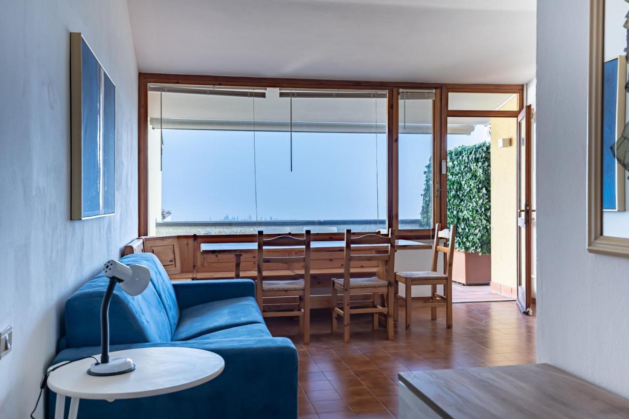 L&M Apartments - Pool - By Host4U Muscoline Bagian luar foto