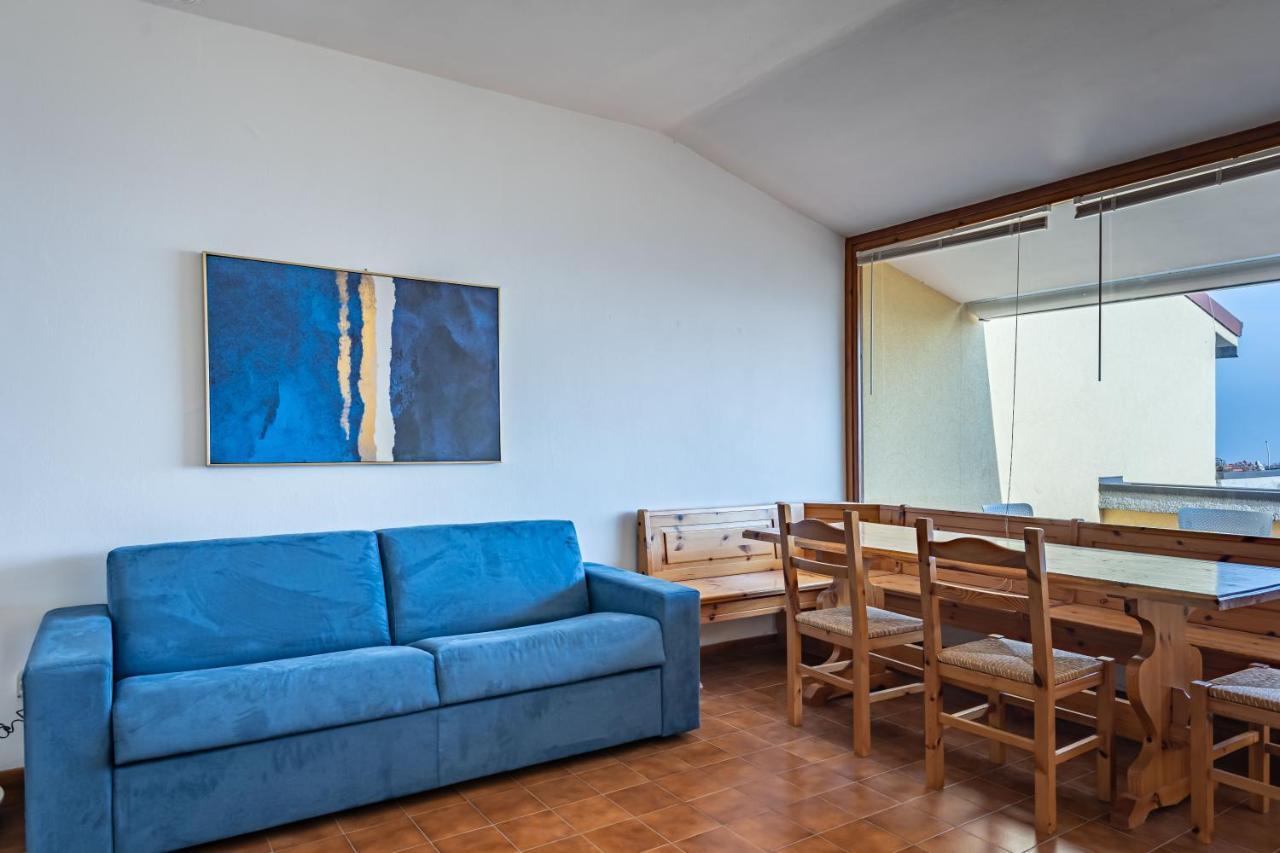 L&M Apartments - Pool - By Host4U Muscoline Bagian luar foto
