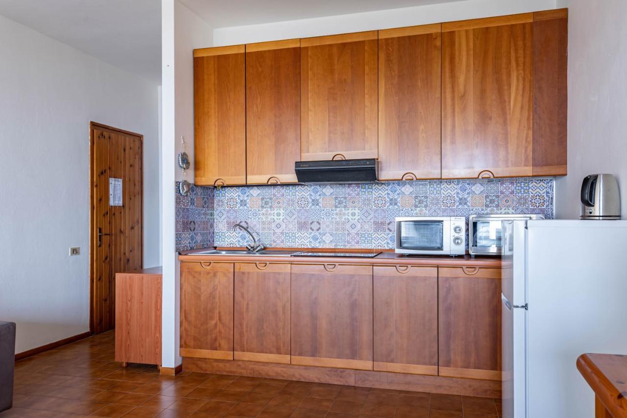 L&M Apartments - Pool - By Host4U Muscoline Bagian luar foto