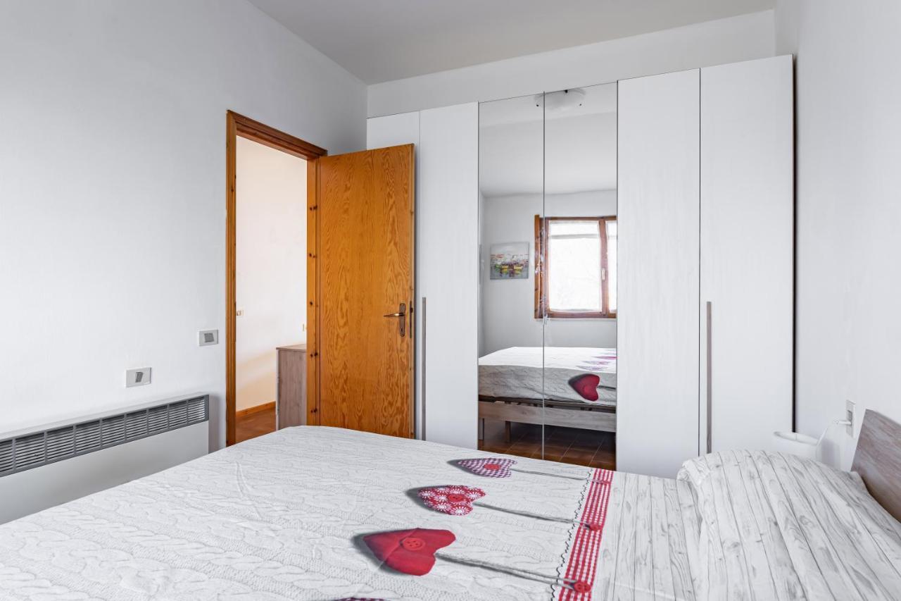 L&M Apartments - Pool - By Host4U Muscoline Bagian luar foto