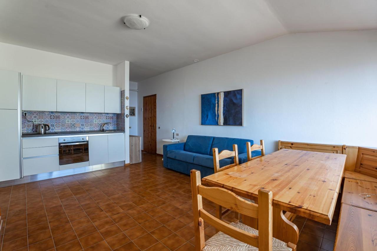 L&M Apartments - Pool - By Host4U Muscoline Bagian luar foto