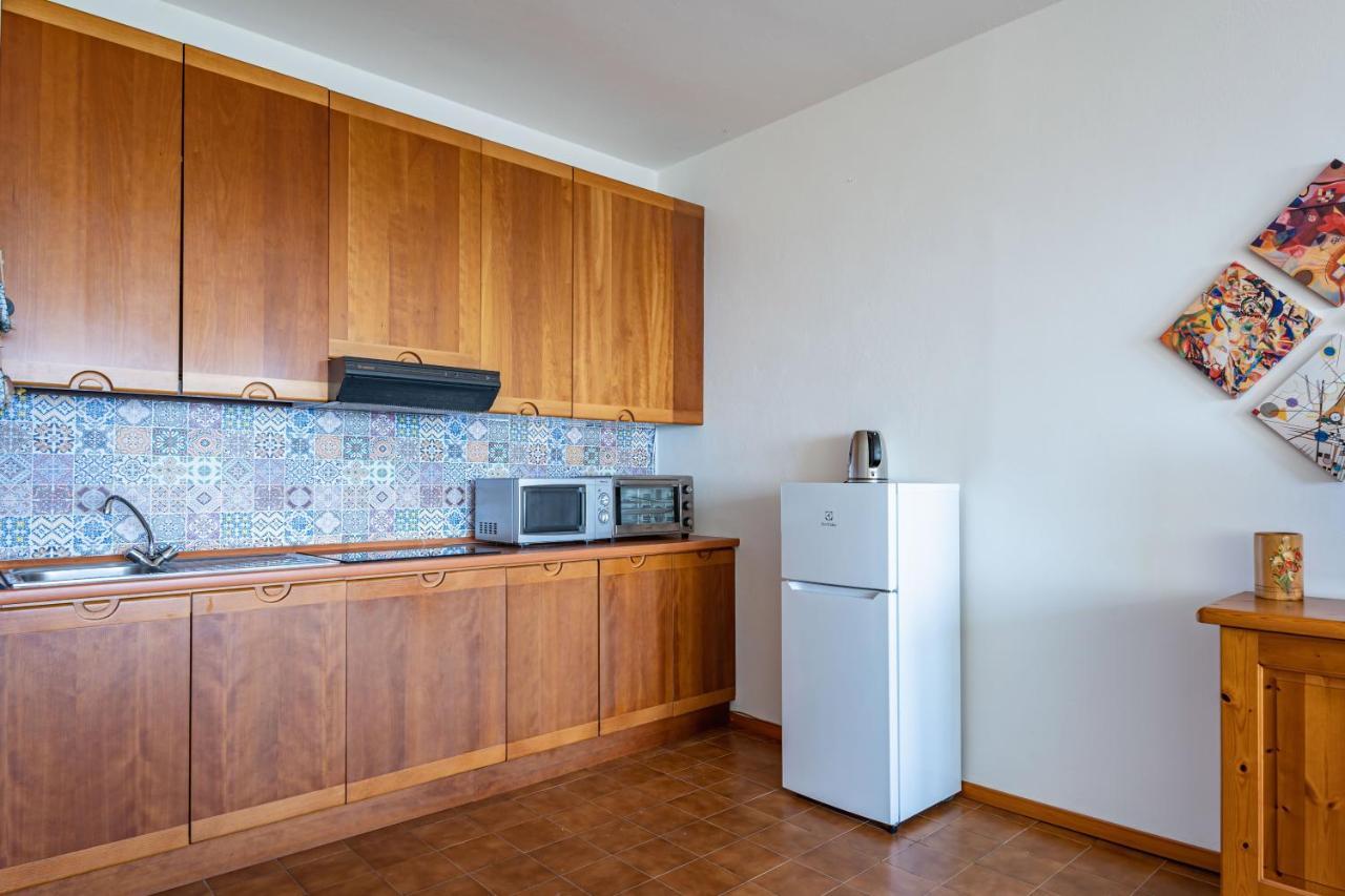 L&M Apartments - Pool - By Host4U Muscoline Bagian luar foto