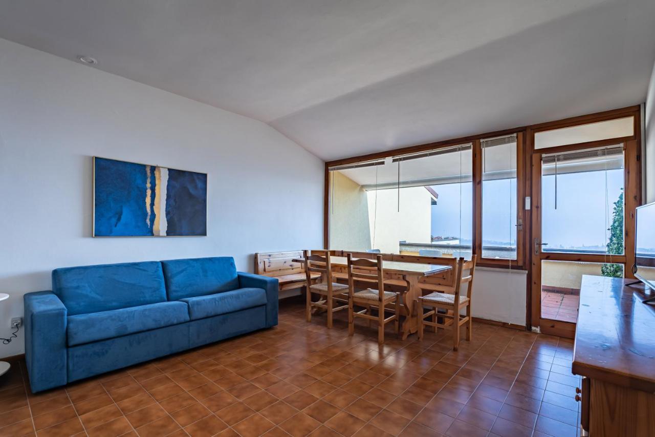 L&M Apartments - Pool - By Host4U Muscoline Bagian luar foto