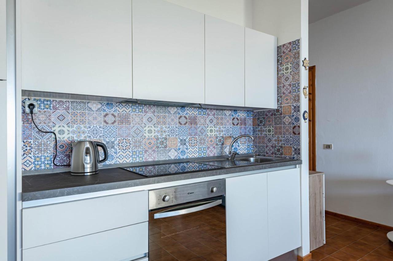 L&M Apartments - Pool - By Host4U Muscoline Bagian luar foto