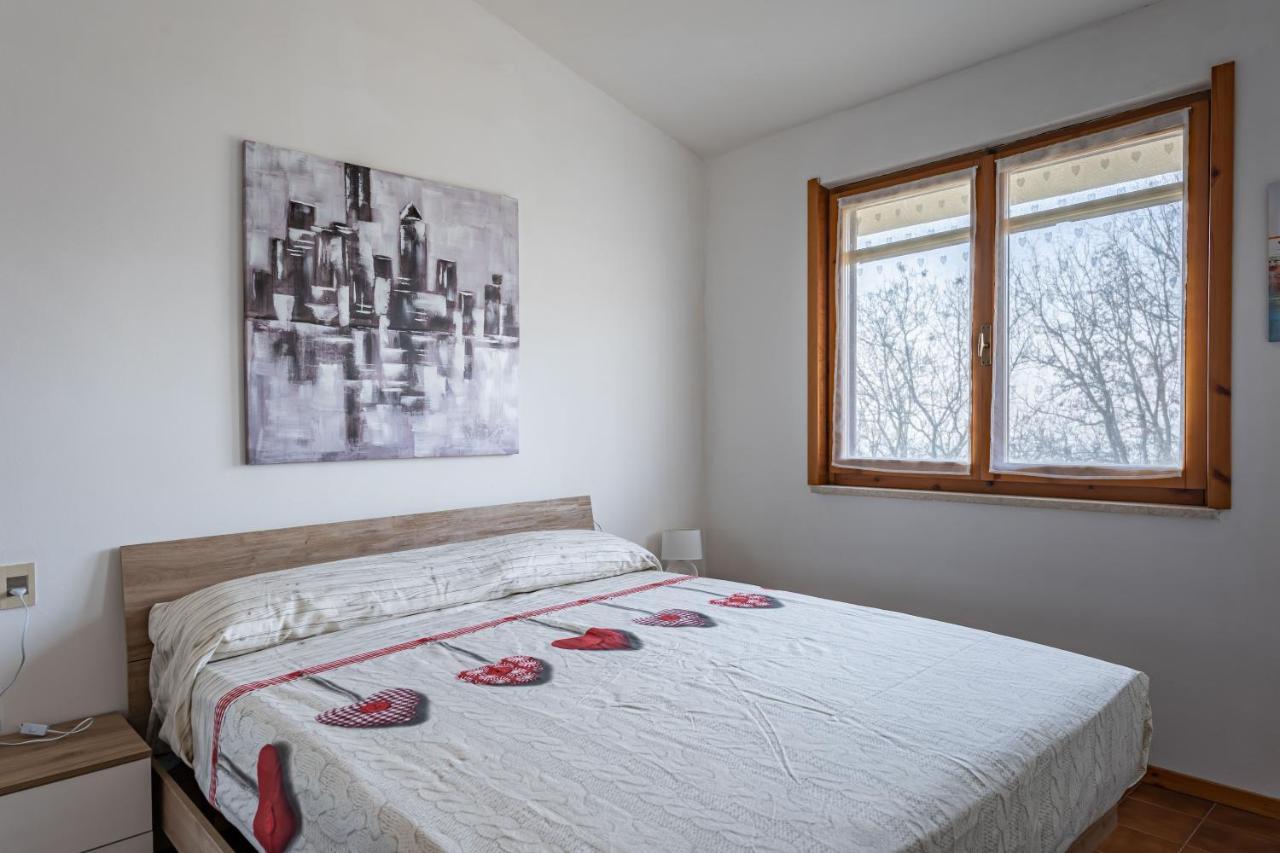 L&M Apartments - Pool - By Host4U Muscoline Bagian luar foto