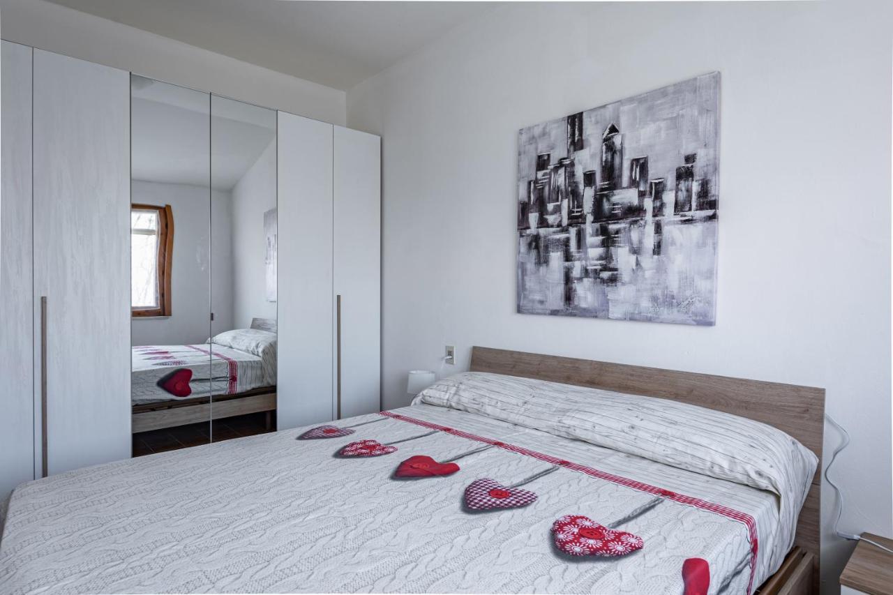 L&M Apartments - Pool - By Host4U Muscoline Bagian luar foto